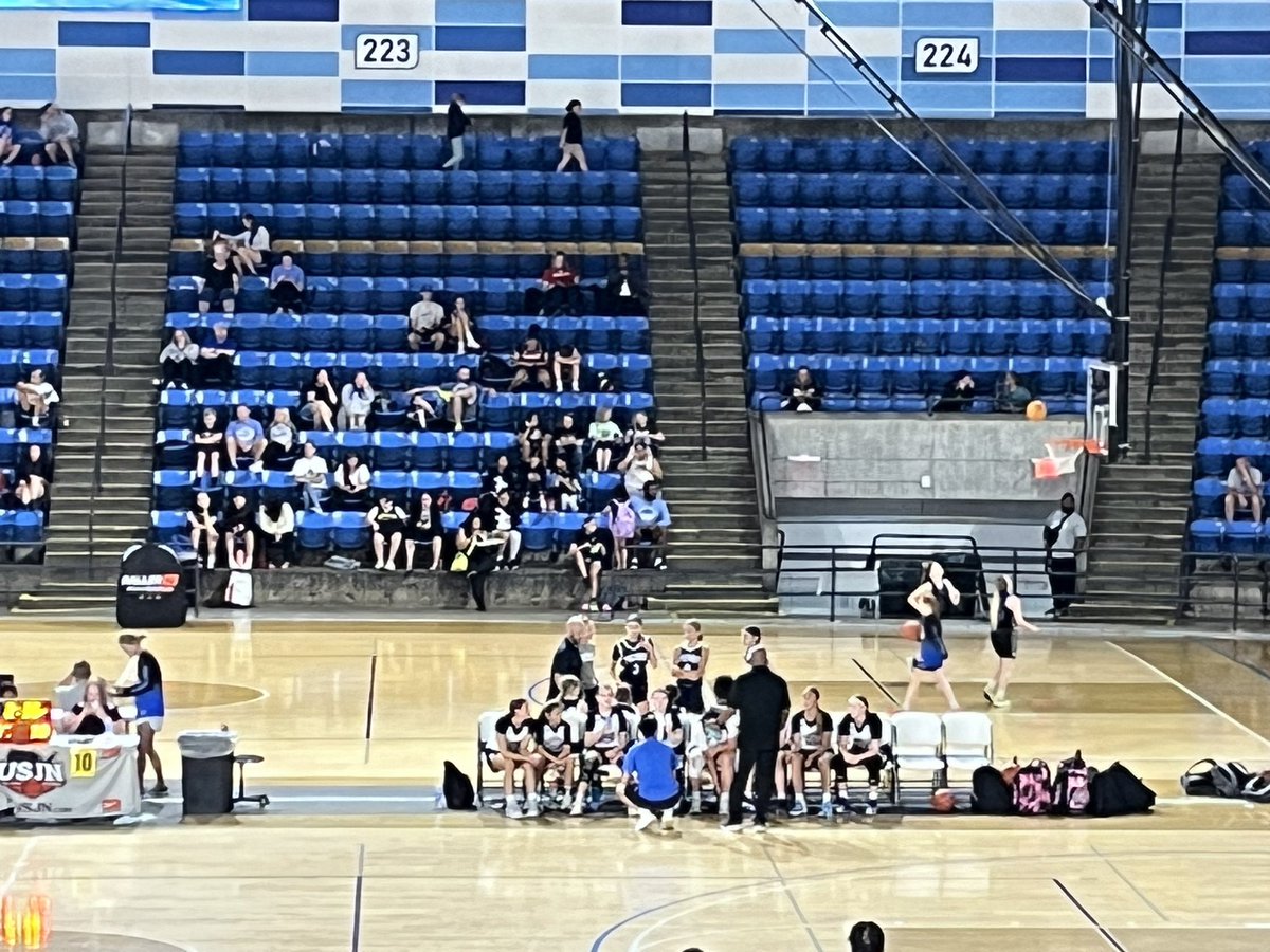 Wichita Padres 13U Girls finish the day going 3-0, defeating MO-KBA 13 Bradley 64-49 taking them into the championship game tomorrow at 8:30 a.m.

ballertv.com/streams/ks-wic…