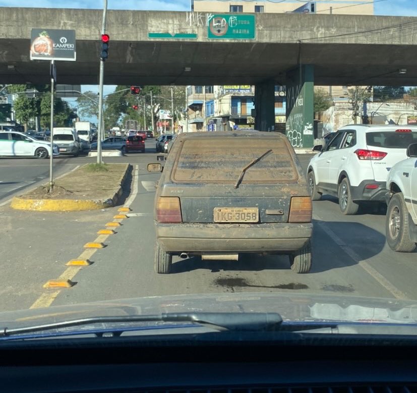 canoasmilgrau's tweet photo. Simplesmente os cavaleiros do apocalipse canoenses: Fusca e Uno 🤝🏻 https://t.co/O5TMEMtq4l
