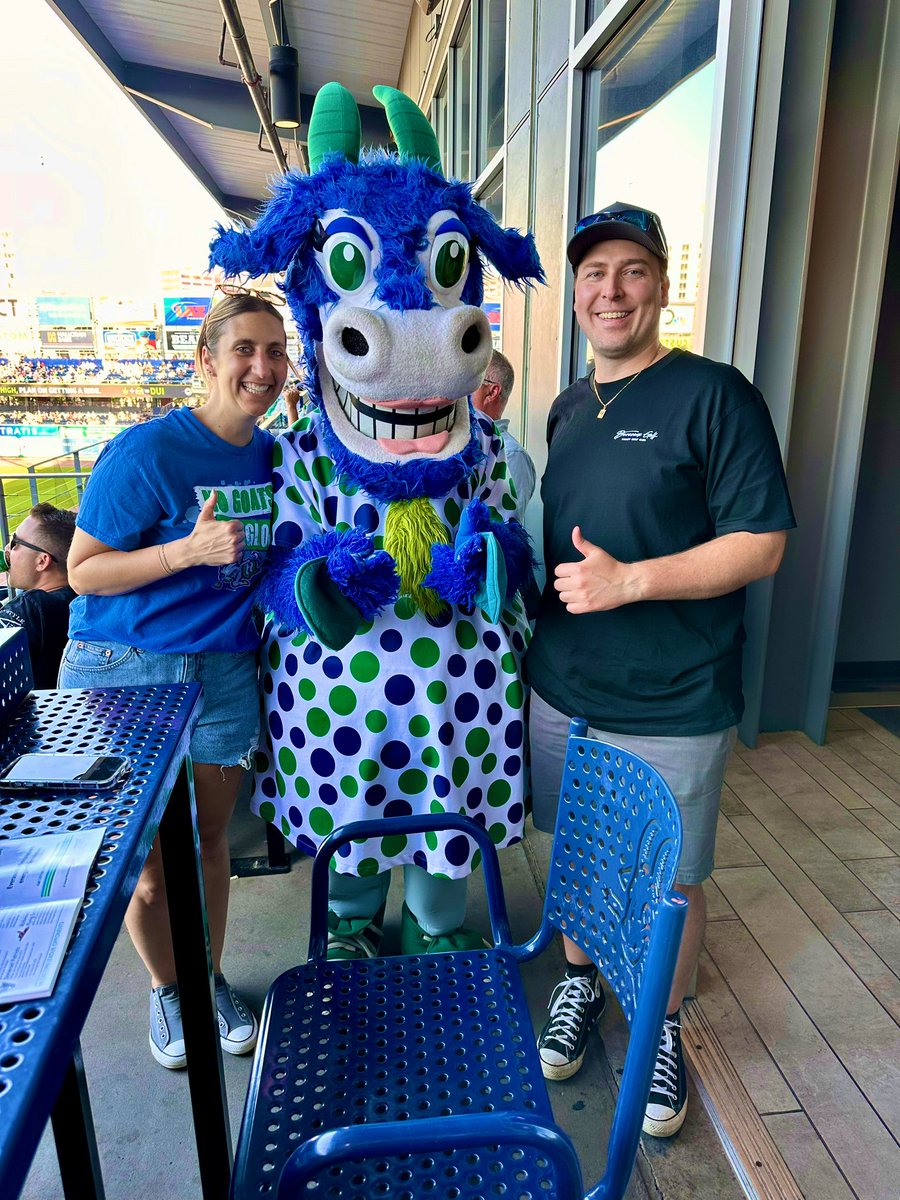 JAR925's tweet photo. @GoYardGoats #yardgoats #gogoats #chewchew https://t.co/24dAQ44L8T