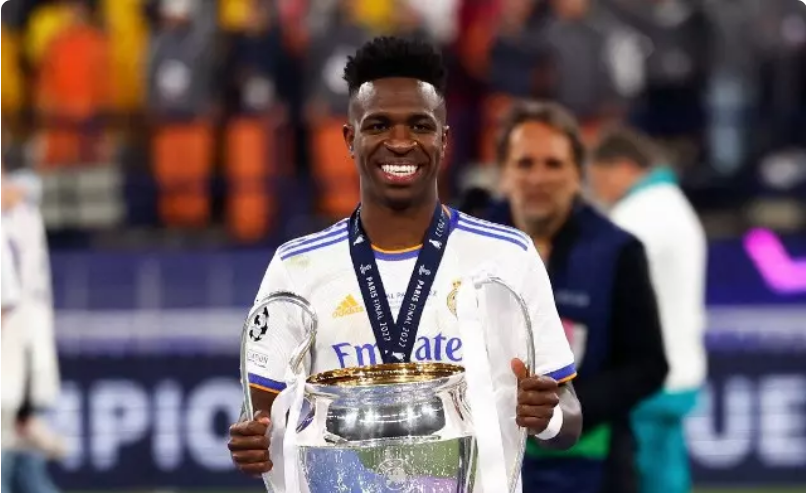 LuizFMainardi's tweet photo. Vini Jr se consagrou como o mais jovem jogador a marcar em duas finais de Liga dos Campeões, e é favorito para o prêmio de melhor do mundo. Um craque dentro e fora do campo, que também é símbolo da luta contra o racismo. 

Orgulho para todos os brasileiros! 🇧🇷🏆⚽ https://t.co/C9iWwGot2g