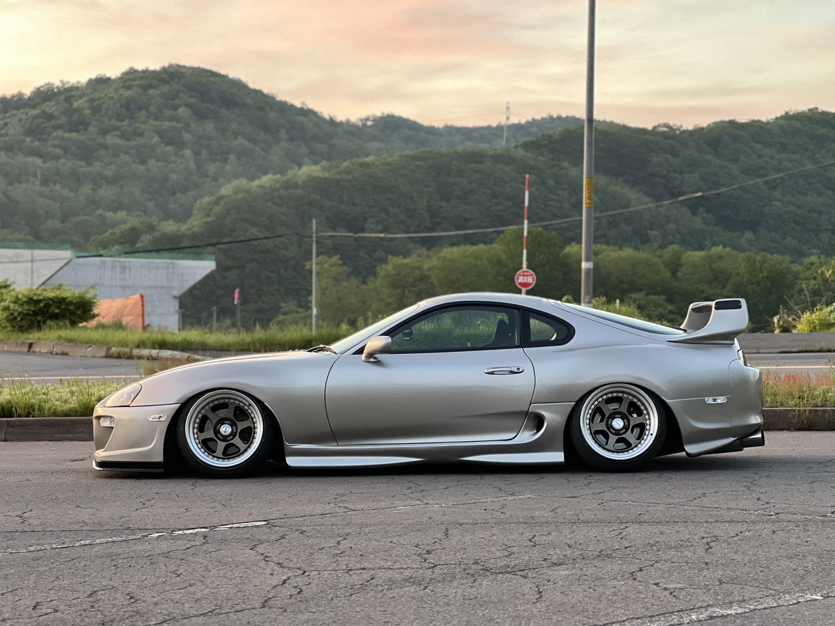 yukijza80's tweet photo. 仕様変更！！

new wheel
WORK MEISTER L1 3P
F 10-7  R 10-11

足回り
イケヤ　リアアッパーアーム短縮加工

その他
ウインカークリア
リアサイドマーカークリア
バナー貼り

やっと前後キャンバーが揃ってlowlifegangのバナーを貼ることができました！！
あとは、綺麗なヘッドライトに変えます... https://t.co/c8MeOvna6e
