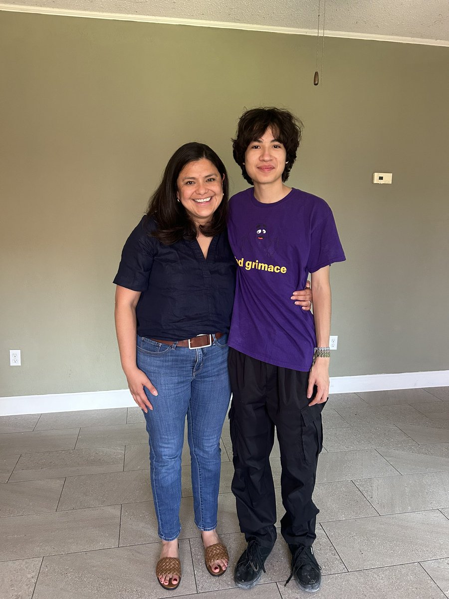 MontserratforTX's tweet photo. 7th graduation!
Sebastián graduated from @HaysCISD He was also in my 2010-2011 Prek class @AustinISD He is smart, talented and bilingual! Sebastian’s mom had raised three children, she is hardworking and true warrior. #PrekWorks #PublicSchoolsProud #BilingualismIsASuperPower https://t.co/ckvJx0Ts0h