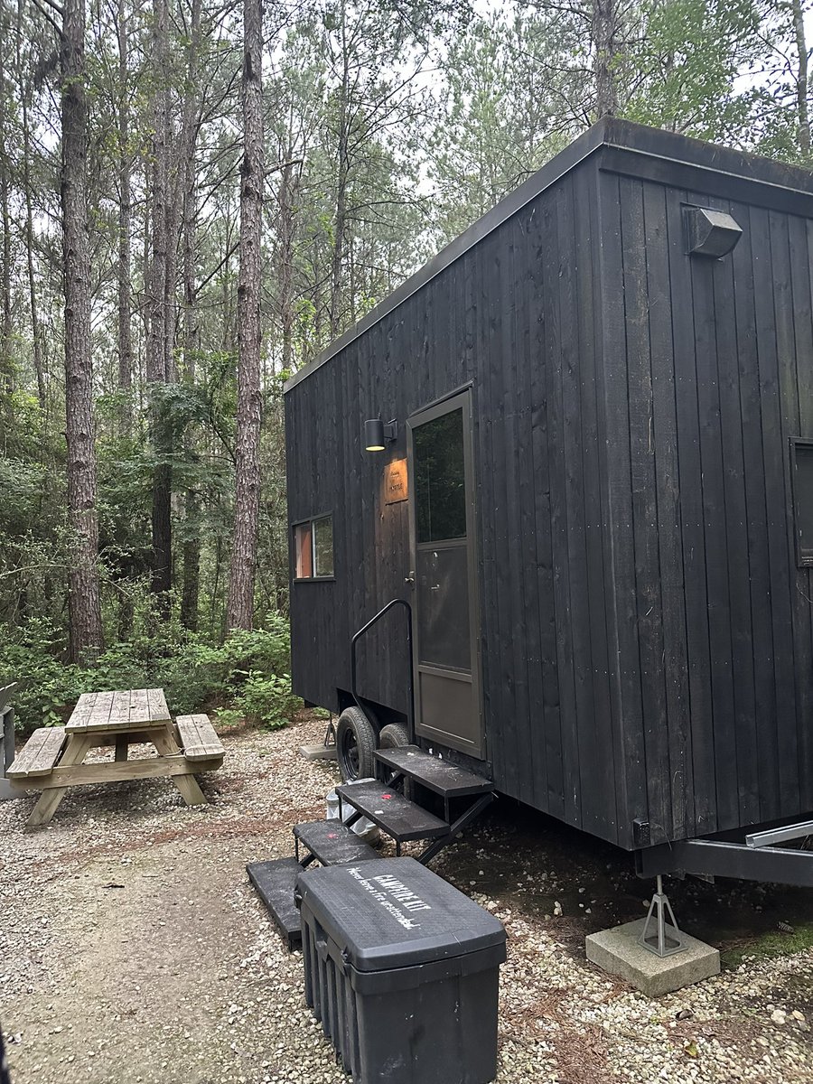 Just_1vy's tweet image. he surprised me with a cabin getaway 🥺🥰