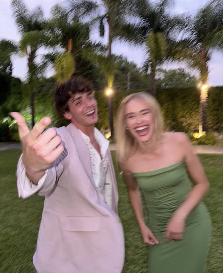 OnlineJoshB's tweet photo. BEAUNERT! Josh Beauchamp ao lado de Sina Deinert no casamento de Sabina Hidalgo e Pepe Gonzalez. 💚 https://t.co/jBQqiMgQUr