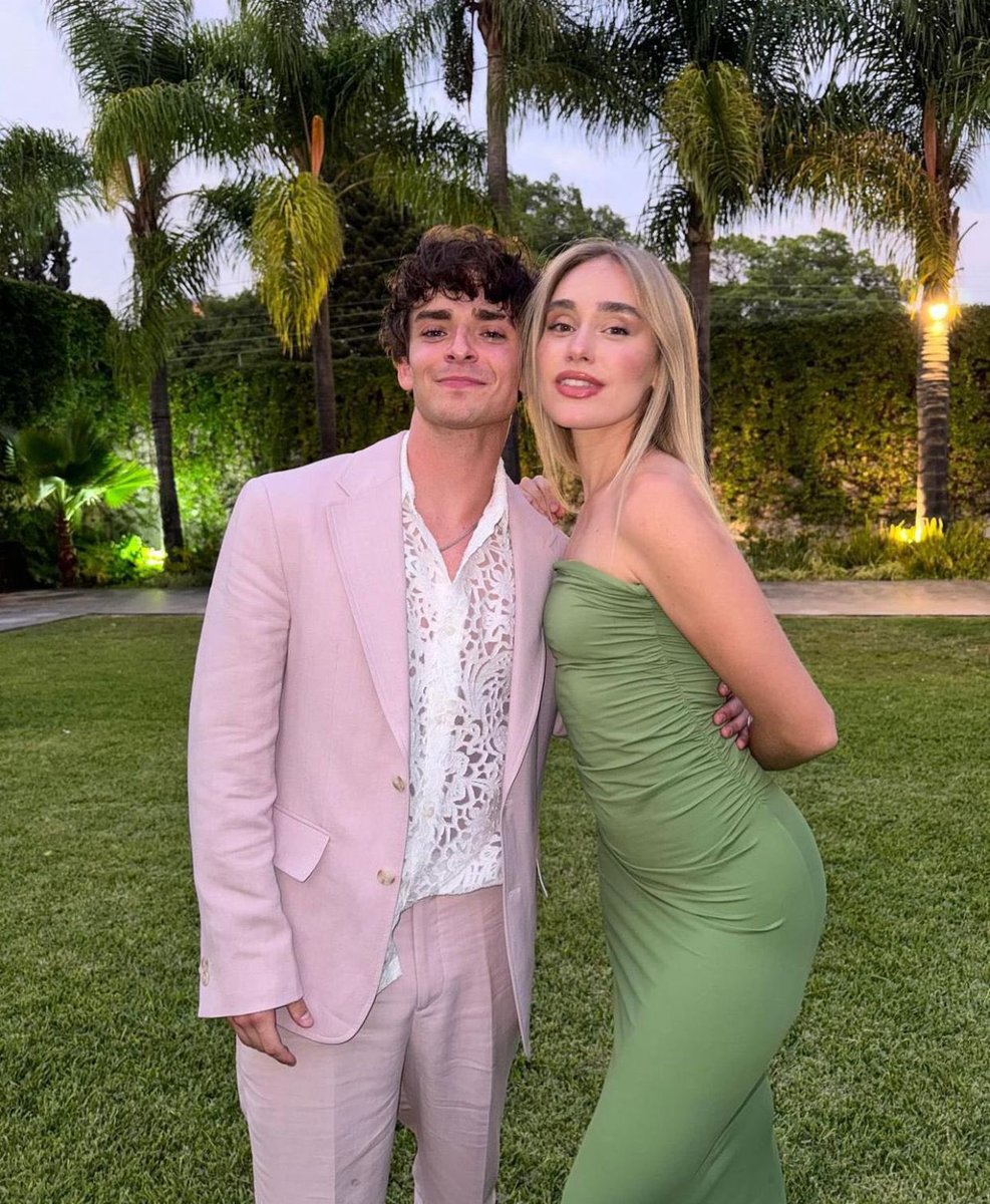 OnlineJoshB's tweet photo. BEAUNERT! Josh Beauchamp ao lado de Sina Deinert no casamento de Sabina Hidalgo e Pepe Gonzalez. 💚 https://t.co/jBQqiMgQUr