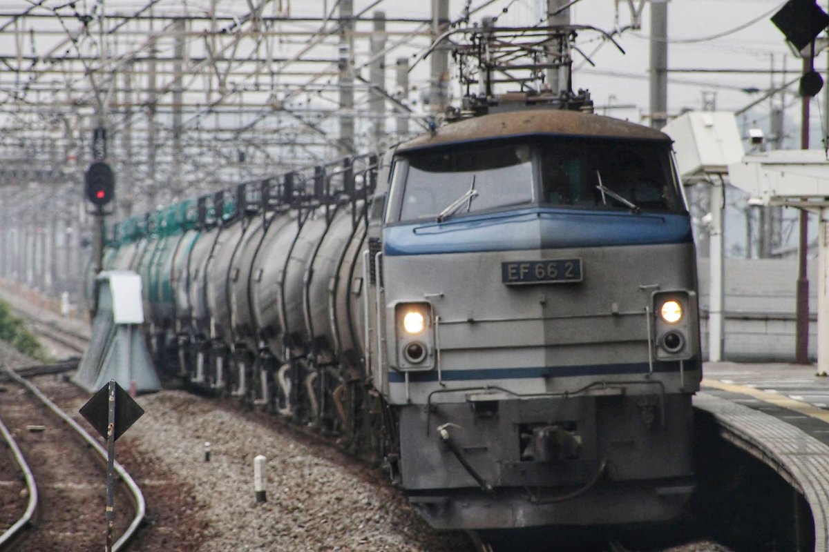 Barnack13's tweet photo. #662の日 
#EF662
今日は令和6年6月2日なので…
昨日は、どうせEF5861画像かわんさかポストされると思ったので、敢えてEF5861画像をポストしなかった。
更新後のEF662画像だが、更新機でも弁当箱が無いと、スッキリデザインになる。
20030523撮影 https://t.co/PQbtvDZdpI