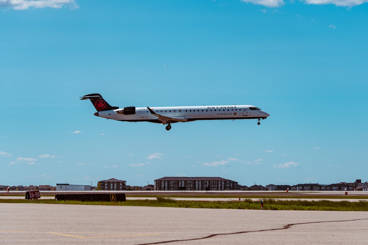 FlyYQR's tweet photo. 🇨🇦bienvenue Montréal🇨🇦 Today, we had the very first Air Canada flights of 2024 to and from Montreal! For the first time ever, the flights are now non-stop both ways, connecting you to Montreal, eastern Canada, and all across Europe.
🛫 June: Sat &amp; Thu
🛫 Jul/Aug: 7 days/week https://t.co/gATVmG1r1P