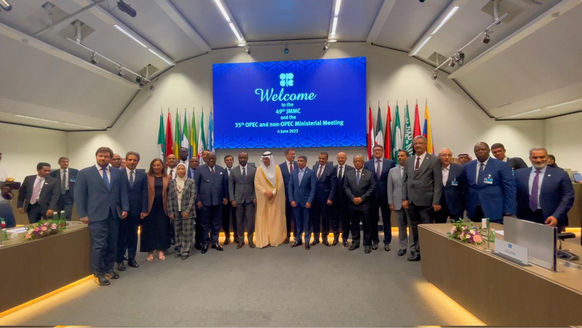 PDVSA's tweet photo. En las reuniones ministeriales de países OPEP y No OPEP se estudian y deciden los ajustes voluntarios que apoyan la estabilidad y el equilibrio del mercado petrolero, contando con las recomendaciones del Comité Ministerial de Monitoreo Conjunto (JMMC). https://t.co/yhZUzLbFUt