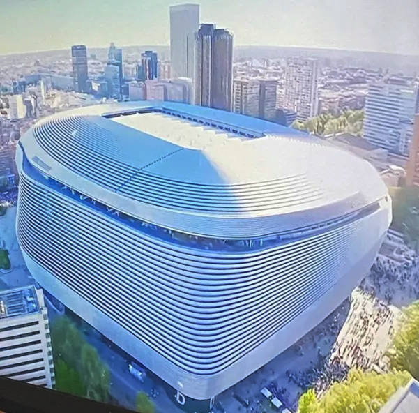 cobbo3's tweet photo. Real Madrid’s Santiago Bernabeu stadium recently finished state-of-the-art renovations which include a retractable roof,  a retractable field, and a 4-STOREY UNDERGROUND GREENHOUSE🍀🍀🍀🍀🍀  The new stadium has been compared to an air fryer with the roof closed. When the 12-time champions of Europe are not in action, the entire natural grass pitch is moved on segmented, hydraulic-powered platforms onto shelves in an underground greenhouse which is four storeys deep.
       The underground greenhouse is equipped with ventilation, climate control, lighting, monitoring, and irrigation systems, ensuring optimal conditions for turf preservation and facilitating continuous maintenance without interfering with stadium events.