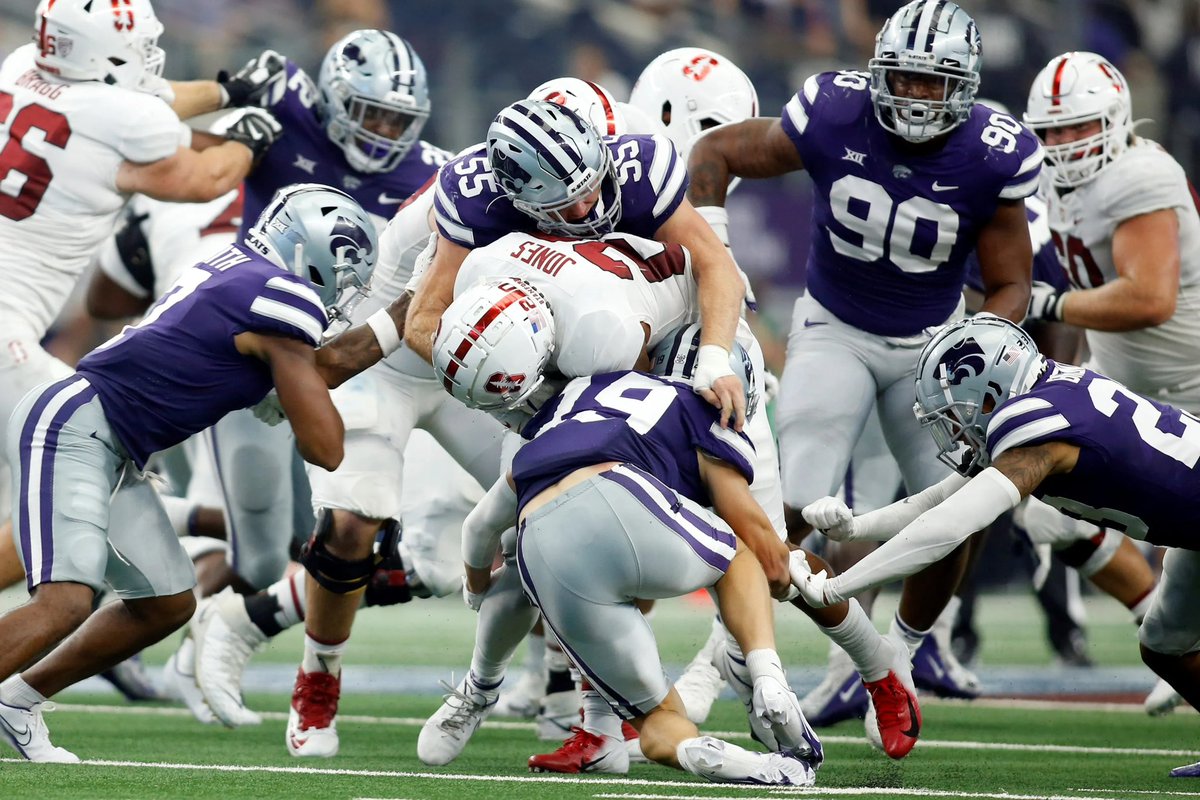KhyrenHaywood's tweet image. After a great conversation with @_CoachMattWells @CoachMikeTui @CoachKli I’m honored to receive an offer from @KStateFB ‼️

@DentonGuyer_FB @ReedHeim @mike_gallegos16 @kylekeese @twftraining @DontonioKeshon @GPowersScout @TheUCReport @adamgorney @dctf @MikeRoach247 @NextLevelD1…