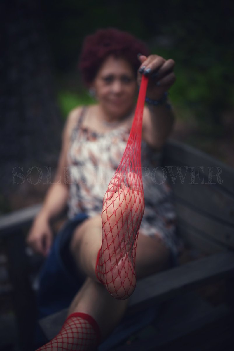 soleherpower's tweet photo. Photoshoot with @SkorpSolez earlier this week 💦🥵🦶🦶 https://t.co/VbclGI2upc