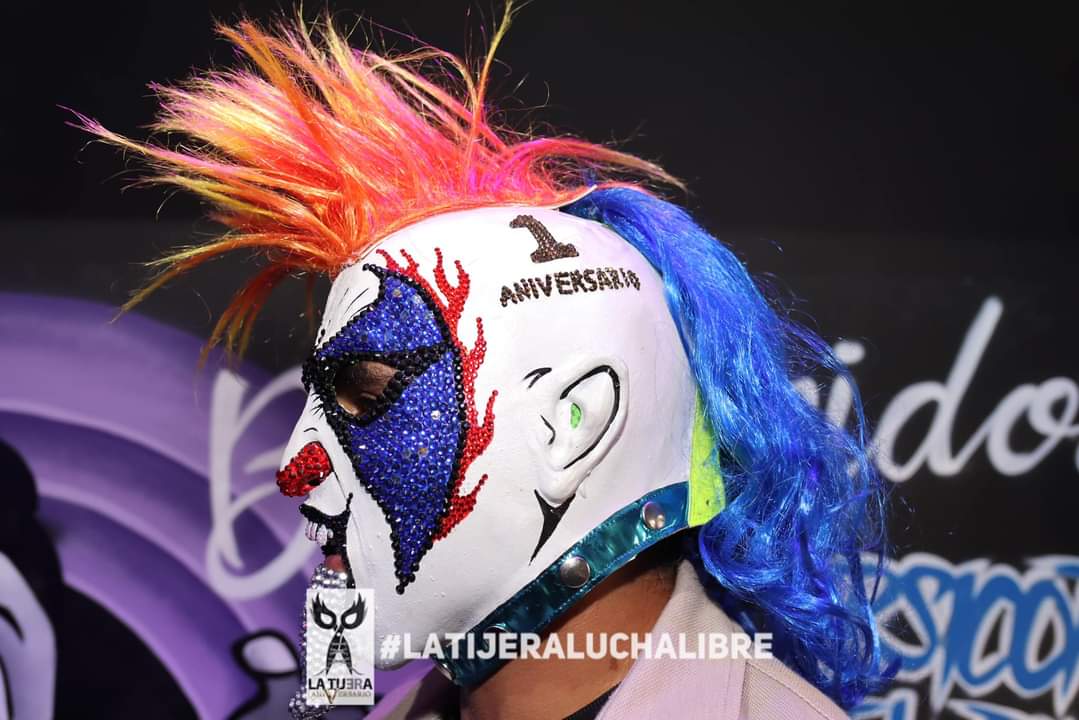 LaTijeraLucha's tweet photo. Un éxito total el pr1mer an1versario del #PsycopataDelRingGymCenter con ambiente familiar y deportivo,donde grandes luchadores se dieron cita para convivir y acompañar a @Psychooriginal; #ParkaNegra,#BrazoDeOroJr, #LadyShani,#HijoDelVikingo #PanicClown #MurderClown, #DaveTheClown https://t.co/jCeyEVxJsh