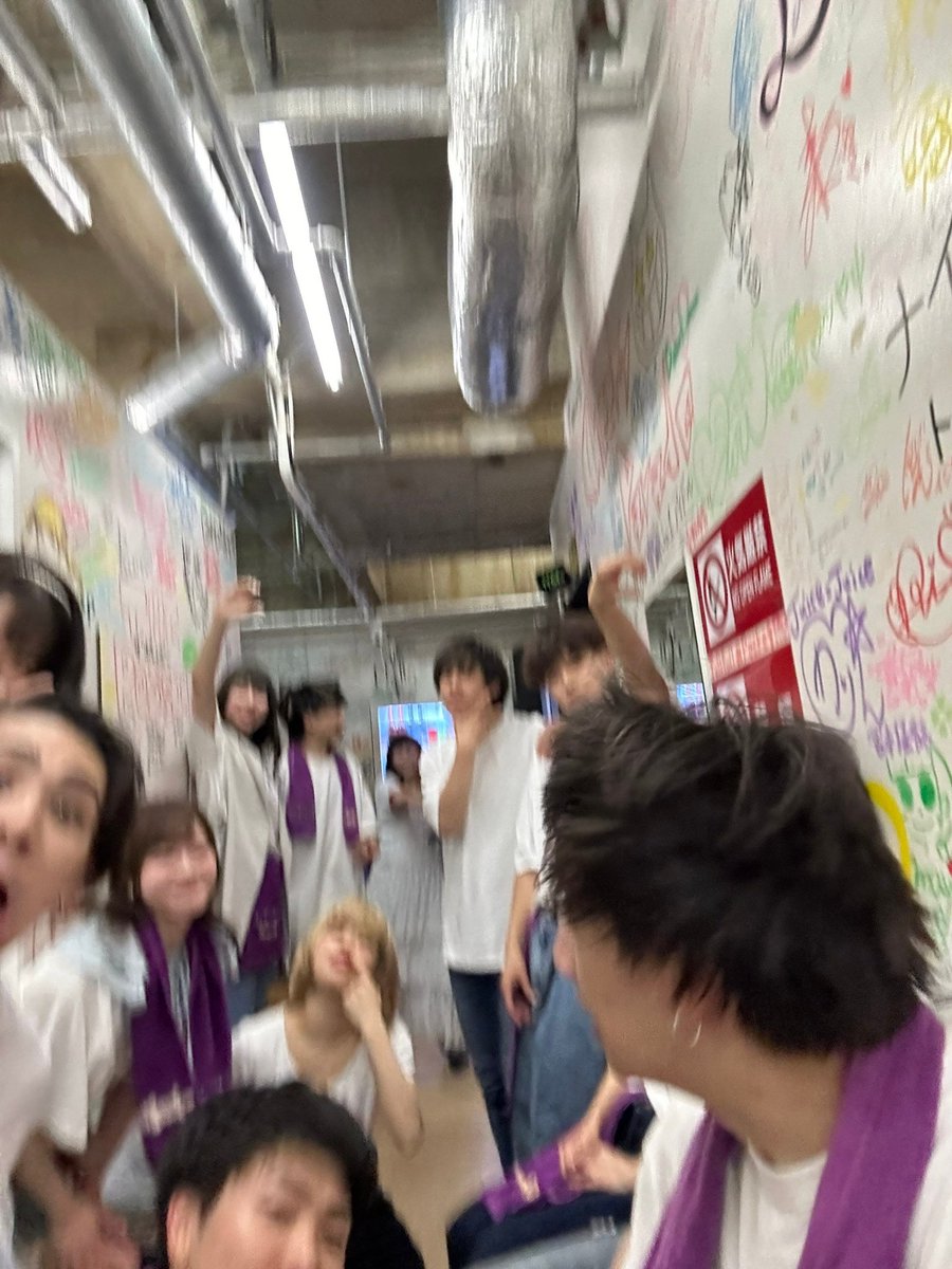 やっと皆揃ったんだ〜👾"
まともな写真の方がいつも少ない。笑

みなさんいつもありがとうございます！