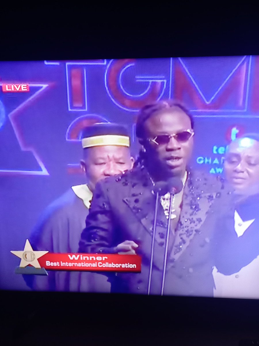 StonebwoyLyrics's tweet photo. Manodzi loo Manodzi borkor borkor nene mai
#TGMA25
Best International Collaboration #Manozdi β€οΈβοΈπ https://t.co/s4vSOi75yq