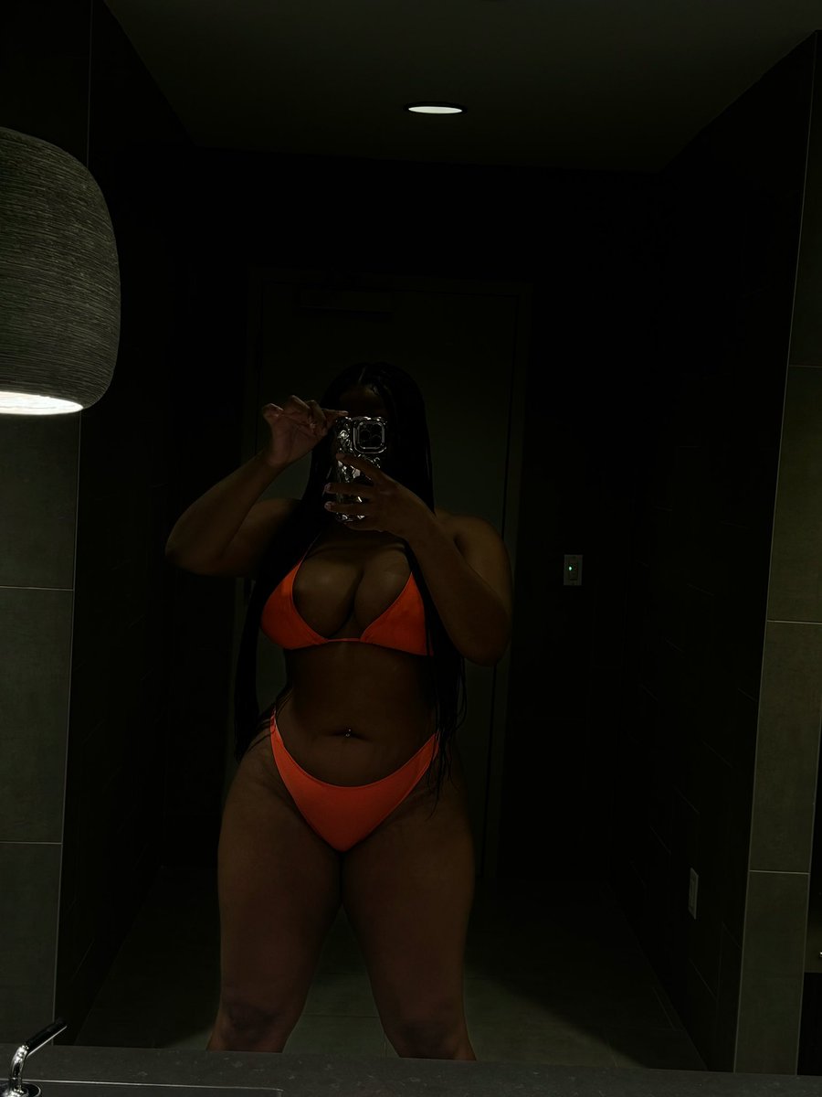 kiss_my_dee's tweet photo. Category: body. https://t.co/m4Xsa0P7Td