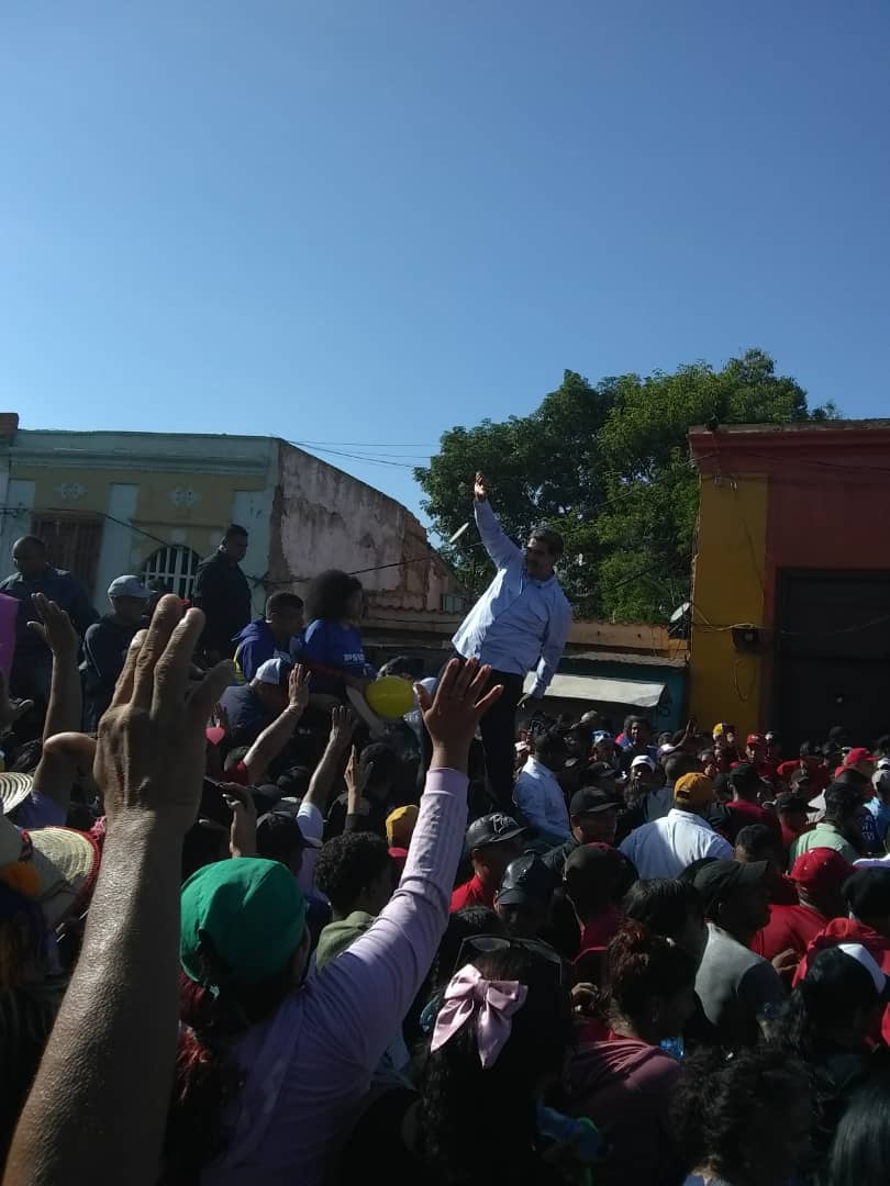 Nicolás Maduro ser humano mollejuo! 
El pueblo está en la calle! 
Viva Nicolás!