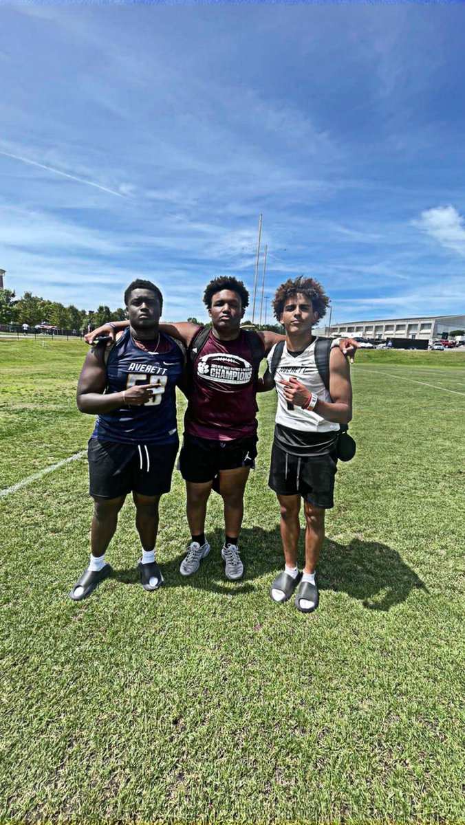 Terrierdawg16's tweet photo. Great day at @AverettFootball learned many things to add to my game, thank you for having me!!
@PatrickBolen9 @coachphenry 
@CoachEasley__ @_TLantz 
-@CoachBradLutz https://t.co/WrBVfMAONy