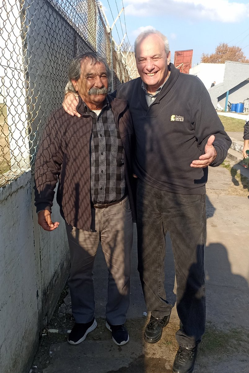 PCioccale's tweet photo. Ex jugadores de @ArgdeQuilmesOf por #RepúblicadeLaBarranca 
Pedro Alberto Sandoval (1972/73/74/75 - 1977 ) 144 partidos 15 goles. Pasó por la @LigaAFA  jugando para @clubsantelmo
Osvaldo Luis Parotti ( 1966/67/68 ) 20 partidos.
Datos : #ABCMate https://t.co/n981iGUTxL