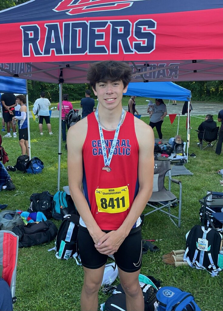 CCRaider_sports's tweet photo. Congratulations to Ryan Demers who placed 7th place in the 110 meter High Hurdles with a time of 14.96 at the Meet of Champions! https://t.co/0RK2438qyW