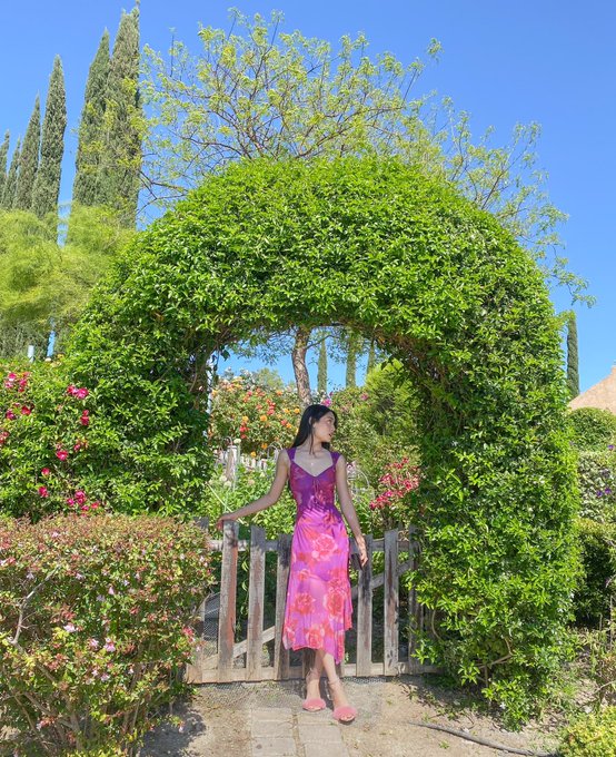 one thing about me, i&rsquo;m re-wearing this dress https://t.co/bbMBbikHlx