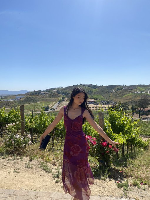 one thing about me, i&rsquo;m re-wearing this dress https://t.co/bbMBbikHlx