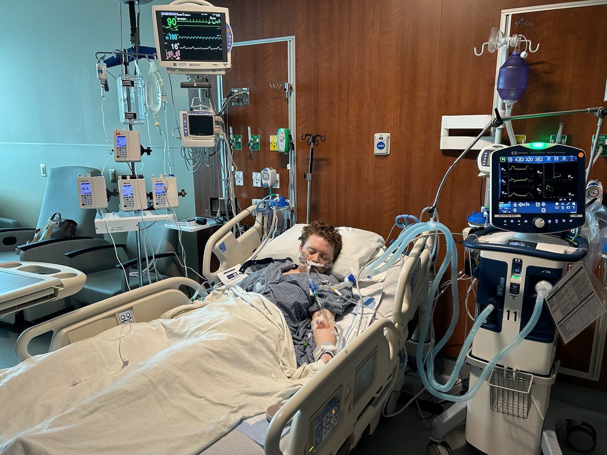 ghostlyfeIix's tweet photo. Happy pride!! I went from being in a coma to getting top surgery in august!! what a year (i’m also a teacher now 🥳) https://t.co/UxSsBVl0sA