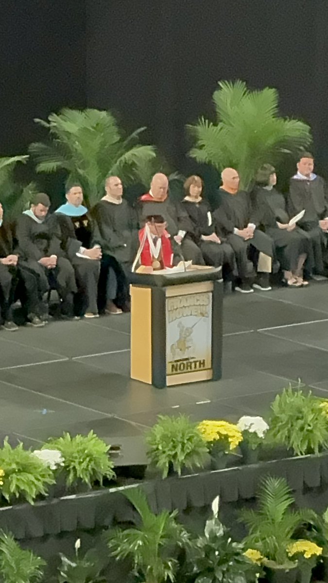 KimberlyAnn1999's tweet photo. And just like that … he’s done 🥹🎓 Congratulations @grantkilen!! Your life is just starting and I am incredibly honored to be your mom ❤️
#MC2 #ClassPresident #StuCo
#ClassOf2024 #FHN 🖤💛
#FHSD 💙💛#SnowDayKid ❄️
#HeadedToLawSchool ⚖️ https://t.co/8Caz1e87UK