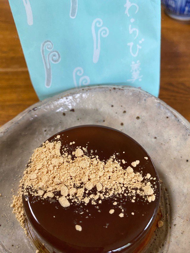 cafe_farine's tweet photo. 今年初めてヨモギを摘むところから大福を作りました。限定物に弱くミニシロノワールを。母の日に亀屋良長さんのわらび餅。一年ぶりの上京は日本橋三越でザッハトルテ。 #5月を写真４枚で振り返る https://t.co/Bx8XRWjkDw