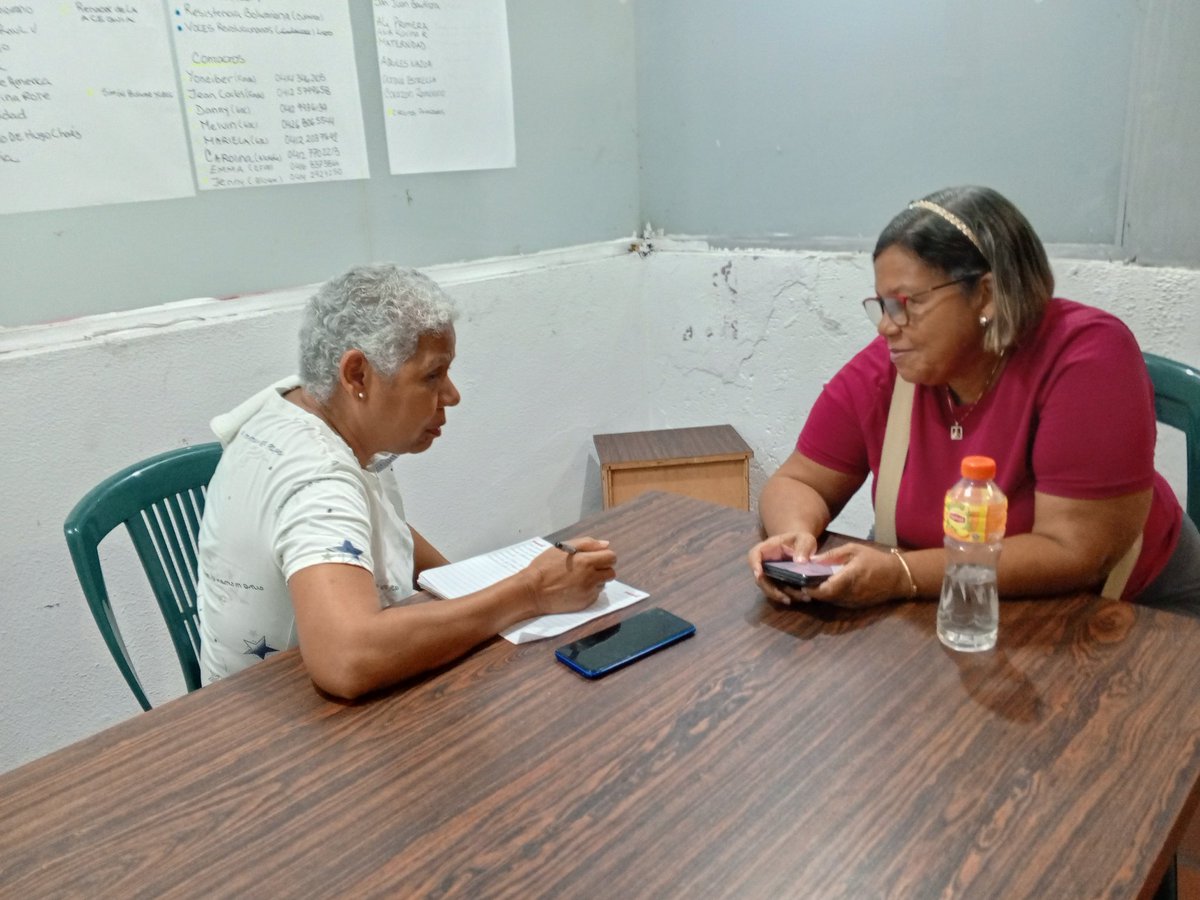 YazminPsuv's tweet photo. Desde la Parroquia San Juan, activos líderes y lideresas comunitarios en el arranque del 1er Congreso Nacional de Comunicación 📢 
#PuebloEnLasRedes @NicolasMaduro @SanJuanPSUV @PartidoPSUV https://t.co/ziwdlHHdBE
