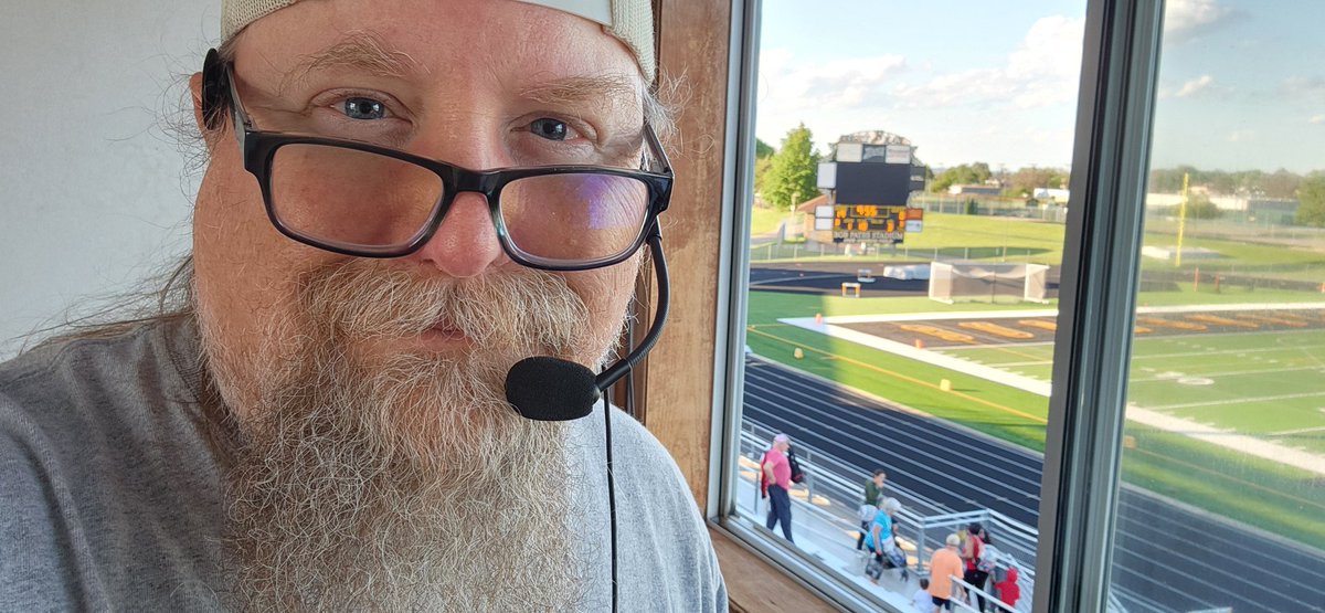 g_maccabee's tweet photo. #BackInTheBox working the St Paul Pioneers semi-pro football game tonight! https://t.co/XNfJD4MhLi