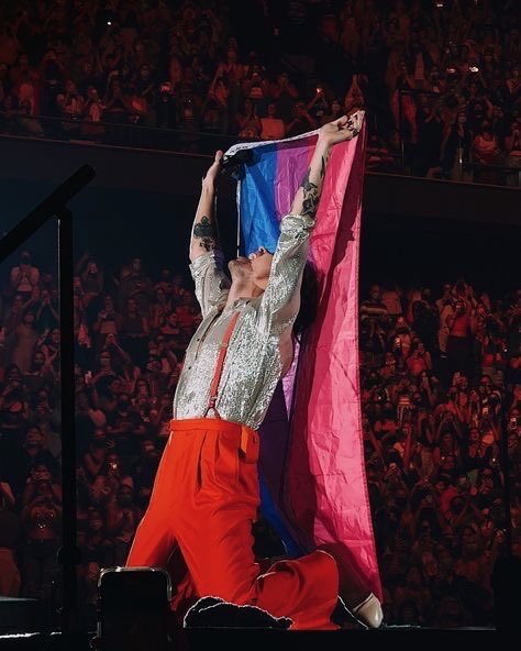 RockrryPaper's tweet photo. Happy pride month! Thank you to the man who created an environment where I felt safe enough to discover who I am 🏳️‍🌈 https://t.co/I28IO1kFjE