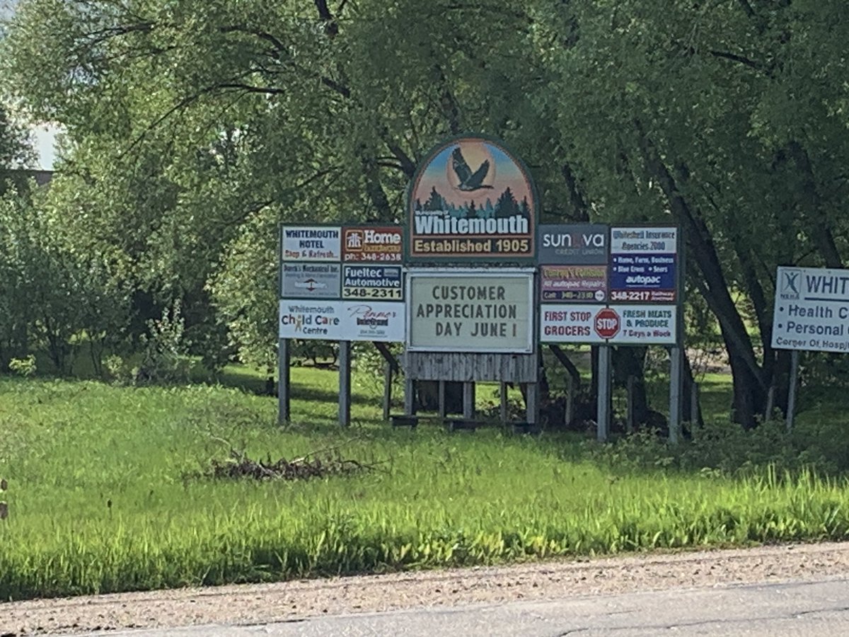 WayneEwaskoMLA's tweet photo. Thank you to the Mennonite Youth Group for serving at the Whitemouth Community Club for their #volunteer appreciation day!! Great turnout! 🥳🎉 #bettertogether #EasternMB https://t.co/qe6fQCgum4