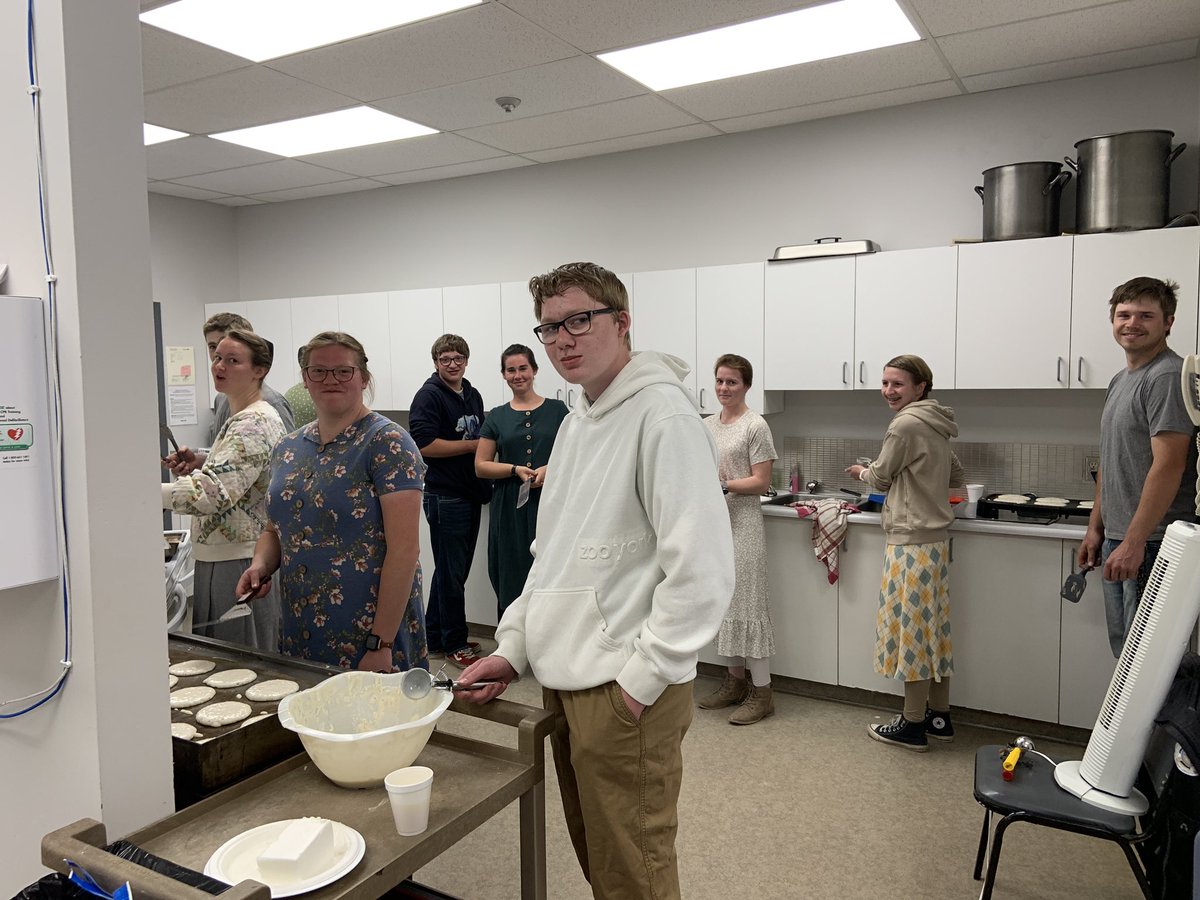 WayneEwaskoMLA's tweet photo. Thank you to the Mennonite Youth Group for serving at the Whitemouth Community Club for their #volunteer appreciation day!! Great turnout! 🥳🎉 #bettertogether #EasternMB https://t.co/qe6fQCgum4