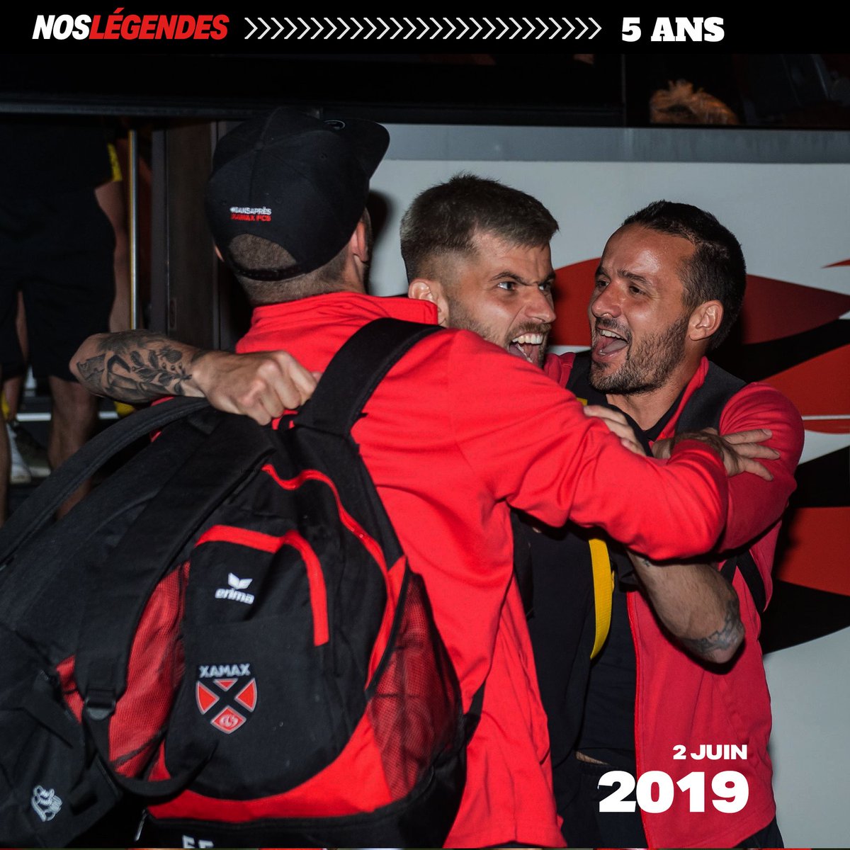 XamaxFCS's tweet photo. 𝐏𝐡𝐨𝐭𝐨 𝐬𝐨𝐮𝐯𝐞𝐧𝐢𝐫 📸
Il y a 5 ans, Xamax sauvait sa place en Super League en battant Aarau 5-4 aux tirs au but. Surtout après avoir perdu 4-0 au match aller à la Maladière. Sur la photo on voit Di Nardo et Nuzzolo à l’arrivée à Neuchâtel. 

(Photo Arcinfo)

#NosLégendes https://t.co/1IIiH1nNbO