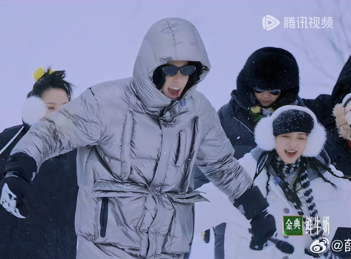 DiYueSessions's tweet photo. Enjoying these moments of them as prolly next episodes DD wont be in it anymore. Looking forward though how YY would continue to get out of her comfort zone all throughout this VS. 

#WonderlandS4
#ShenYue #DylanWang #DiYue #DyShen #YueDi https://t.co/vhax1lcOdT