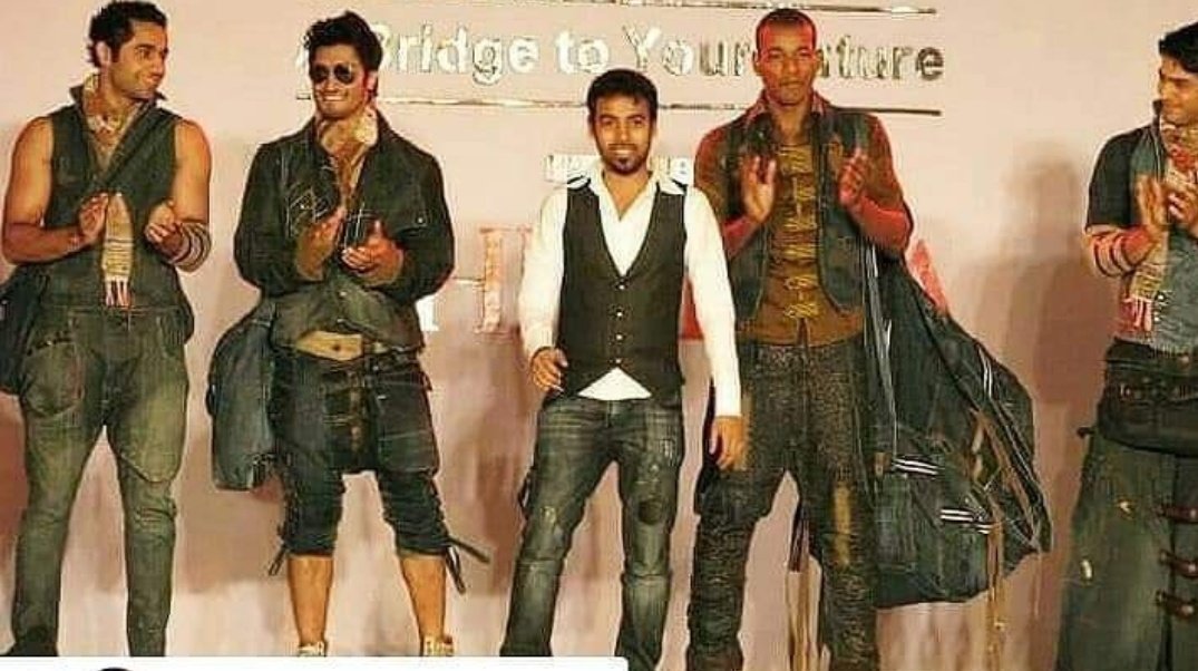 DenyshaSidharth's tweet image. #BestModel #Modeling #Stile #King #Beautiful #SidharthShukla

Happy Sunday Everyone 🤗

#SidHearts
#SidharthShuklaLivesOn