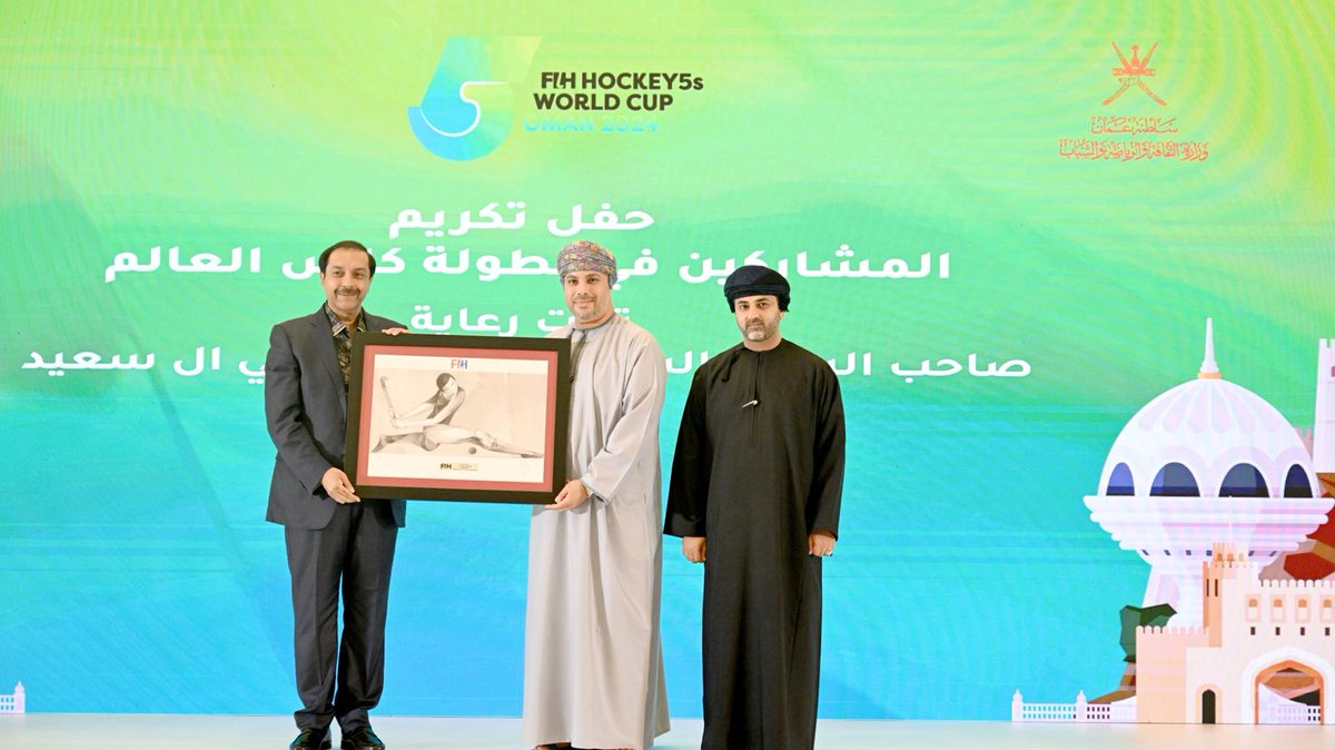 FIH_Hockey's tweet photo. "Delighted to have participated together with Dhofar Governor His Highness Marwan bin Turki Al Said, Oman NOC President Sheikh Khalid bin Mohammed Al Zubair and Oman Hockey Association President Dr. Marwan Juma Al Juma at an event in Muscat to thank and recognise the services of the volunteers who were involved in the organisation of the FIH Hockey Olympic Qualifiers, the first ever FIH Hockey5s World Cup and the FIH National Associations Summit in January in Muscat.
Our sincerest appreciation and gratitude go to all of them for their wonderful dedication and hospitality towards athletes, coaches, officials, FIH, CFs, and NAs representatives, and every member of the global hockey community. Shukran!" - Tayyab Ikram, FIH President

@OmanOlympics