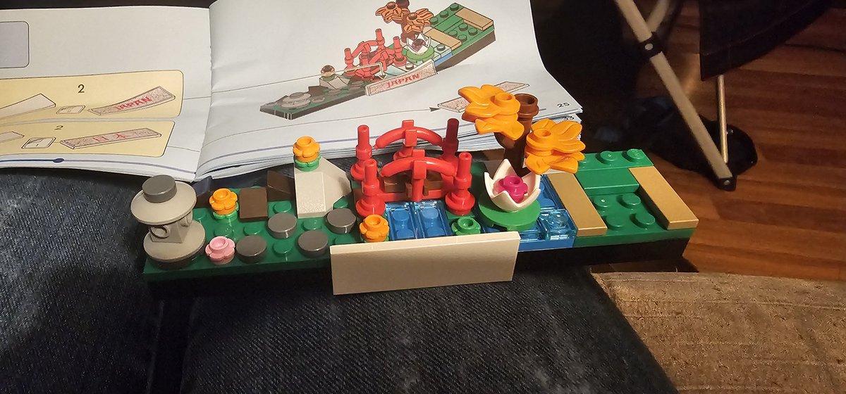 JuliaOD16's tweet photo. @LEGO_Group missing stickers?! 😭 first time this has ever happened to myself. It's the main feature of this piece, and to go with my bonsi tree from lego. I don't even speak Japanese and I would've been happy with at least one of the two stickers. 🙃 https://t.co/AxFuPPzhbW
