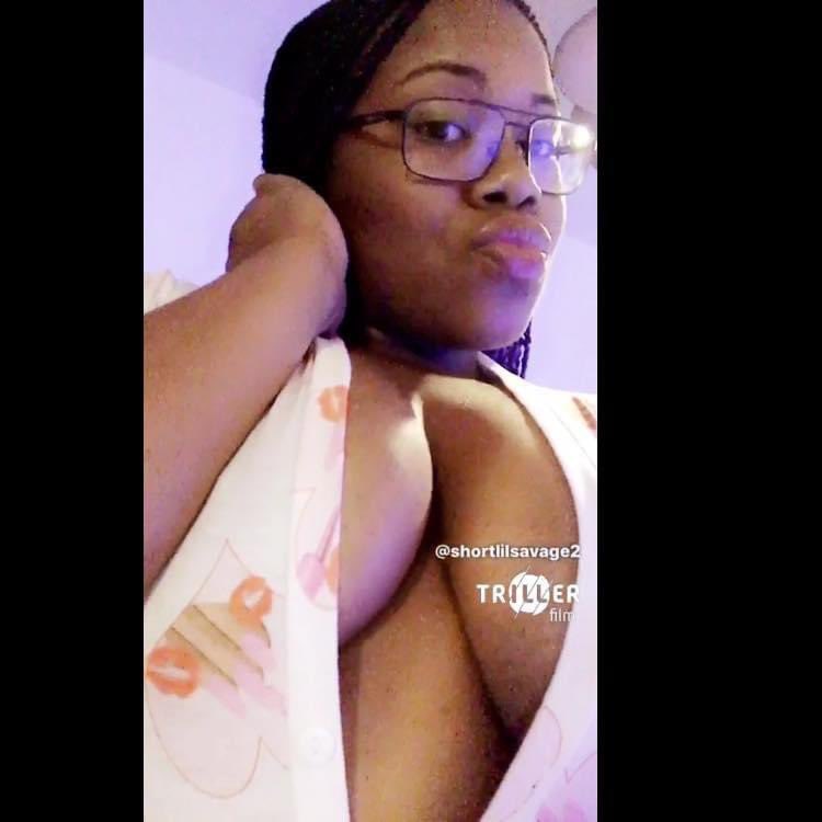 MidgetLifeBish's tweet photo. #BigDee 😏🤓 https://t.co/CyMwMJcOUL