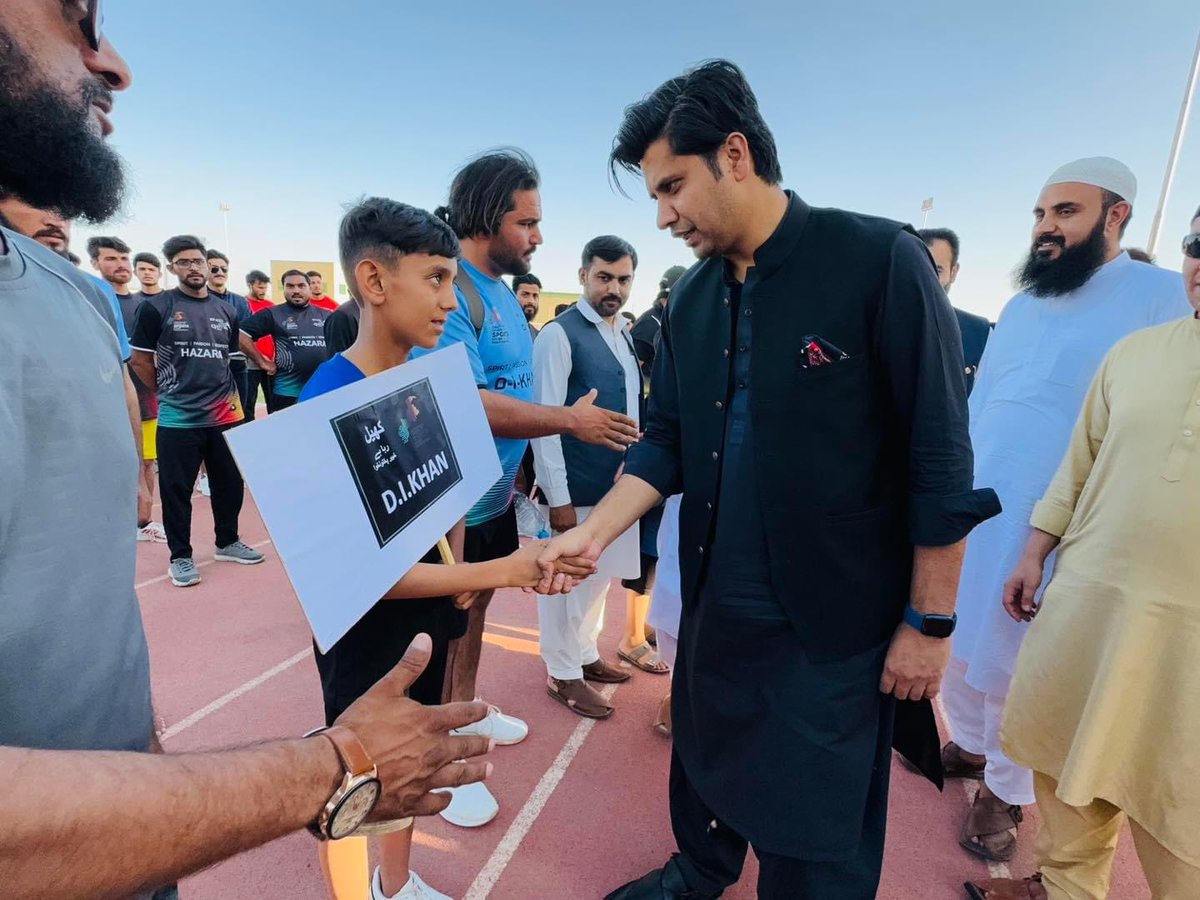 ShafiJanPTI's tweet image. ممبر صوبائی اسمبلی شفیع جان کے سپورٹس کمپلیکس میں خیبر پختون خواہ انڈر 23 ریجنل گیم میں بطور مہمان خصوصی شرکت
 صوبائی ڈپٹی جنرل سیکرٹری سلمان خان شنواری اور تاج اورکزئی بھی ہمراہ تھے
ممبر صوبائی اسمبلی شفیع جان نے مختلف شہروں سے آنے والے کھلاڑیوں میں انعامات تقسیم کیے گئے
#kohat