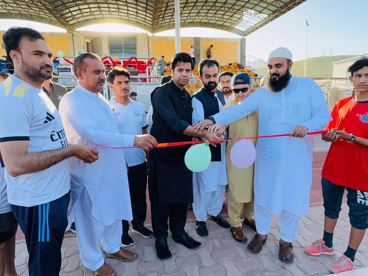 ShafiJanPTI's tweet image. ممبر صوبائی اسمبلی شفیع جان کے سپورٹس کمپلیکس میں خیبر پختون خواہ انڈر 23 ریجنل گیم میں بطور مہمان خصوصی شرکت
 صوبائی ڈپٹی جنرل سیکرٹری سلمان خان شنواری اور تاج اورکزئی بھی ہمراہ تھے
ممبر صوبائی اسمبلی شفیع جان نے مختلف شہروں سے آنے والے کھلاڑیوں میں انعامات تقسیم کیے گئے
#kohat