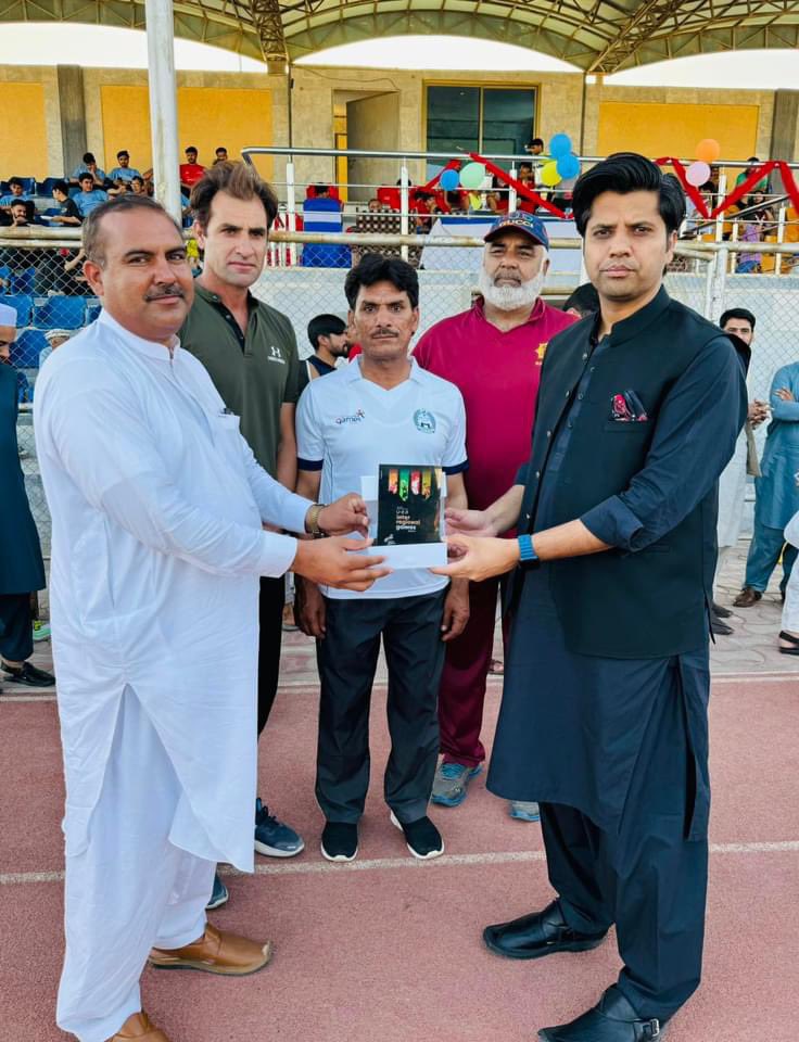 ShafiJanPTI's tweet image. ممبر صوبائی اسمبلی شفیع جان کے سپورٹس کمپلیکس میں خیبر پختون خواہ انڈر 23 ریجنل گیم میں بطور مہمان خصوصی شرکت
 صوبائی ڈپٹی جنرل سیکرٹری سلمان خان شنواری اور تاج اورکزئی بھی ہمراہ تھے
ممبر صوبائی اسمبلی شفیع جان نے مختلف شہروں سے آنے والے کھلاڑیوں میں انعامات تقسیم کیے گئے
#kohat