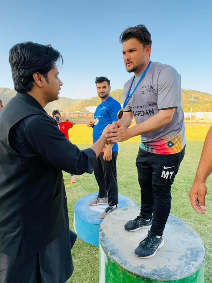 ShafiJanPTI's tweet image. ممبر صوبائی اسمبلی شفیع جان کے سپورٹس کمپلیکس میں خیبر پختون خواہ انڈر 23 ریجنل گیم میں بطور مہمان خصوصی شرکت
 صوبائی ڈپٹی جنرل سیکرٹری سلمان خان شنواری اور تاج اورکزئی بھی ہمراہ تھے
ممبر صوبائی اسمبلی شفیع جان نے مختلف شہروں سے آنے والے کھلاڑیوں میں انعامات تقسیم کیے گئے
#kohat