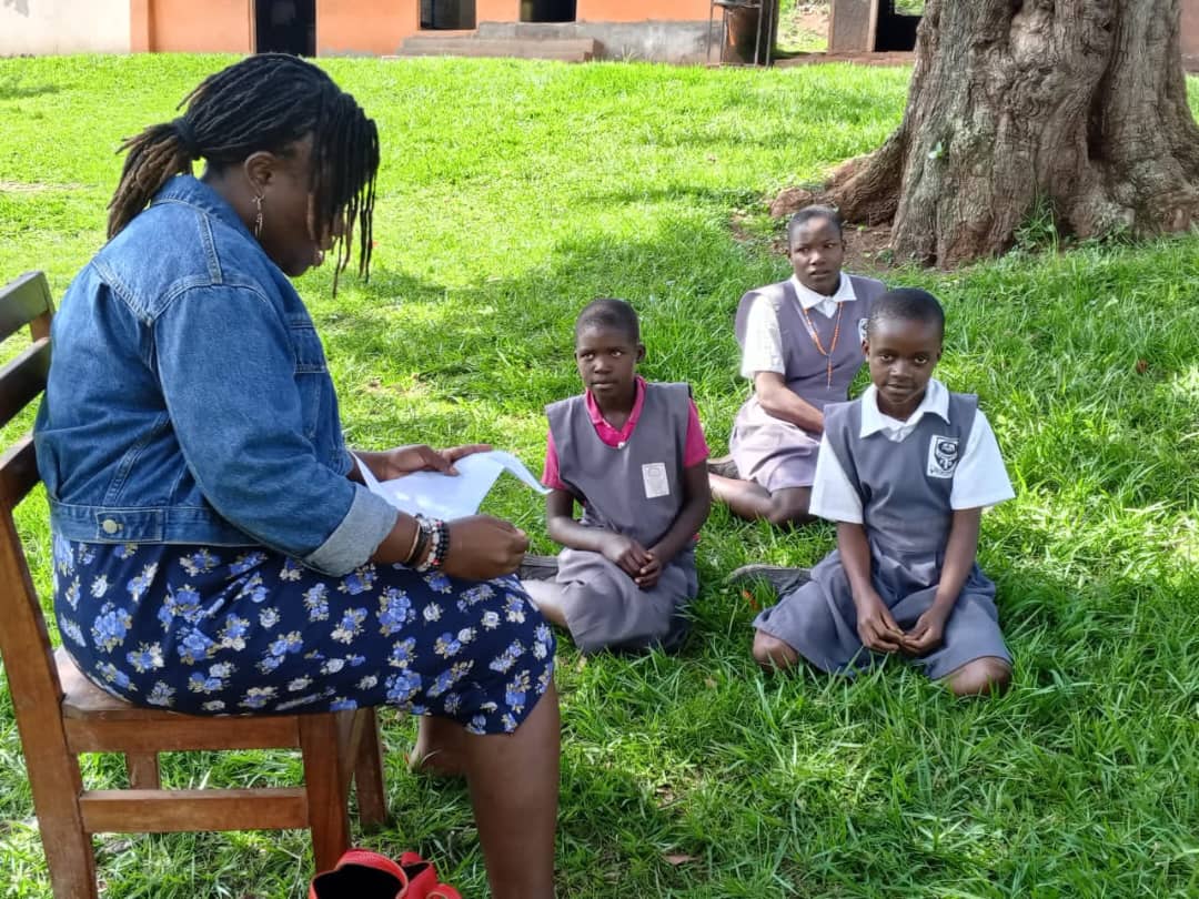 We had a light moment with some of the girls we support at Luyobyo PS. These discussions enable us tailor our interventions to emerging issues. With <a href="/mundocooperante/">Mundo Cooperante</a> ,we strive to end child marriages through supporting education. #Righttobeagirl
#Endchildmarriages