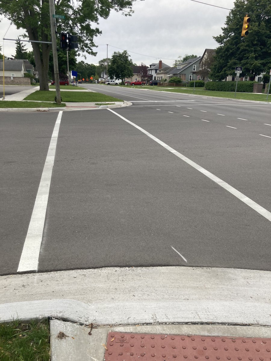 WhileWfh's tweet image. Reconstructed Michigan DOT rd through Port Huron. Posted speed 35MPH with new bike lanes but…Skimped big time on crosswalks. 1st 🖼️at signalized intersection, 2nd an unsignalized. Didn’t install sidewalk on 1 side of the road. 
Missed opportunities that increase risk

#MDOT