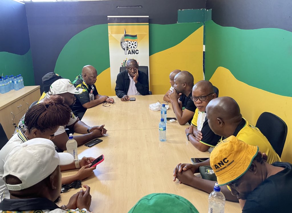 Themba_D22's tweet photo. Injenje in a nutshell.....
That Love woman must be arrested for treason, he wants to do what she did in DRC to our country so the poor can remain poorer & kill each other....
#ElectionResultsSA
MK Party
President Zuma
IEC
#ElectionRiggingSA
#VoetsekANC
#EFFIsDead https://t.co/WmOfXUNJgn