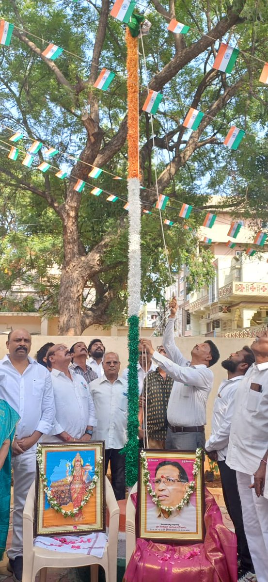 AdarshSindhu's tweet photo. Telangana formation Day celebration at Ward Office today.
#111division #Bharathinagar
#TelanganaFormationDay https://t.co/xaqqAnYrZv