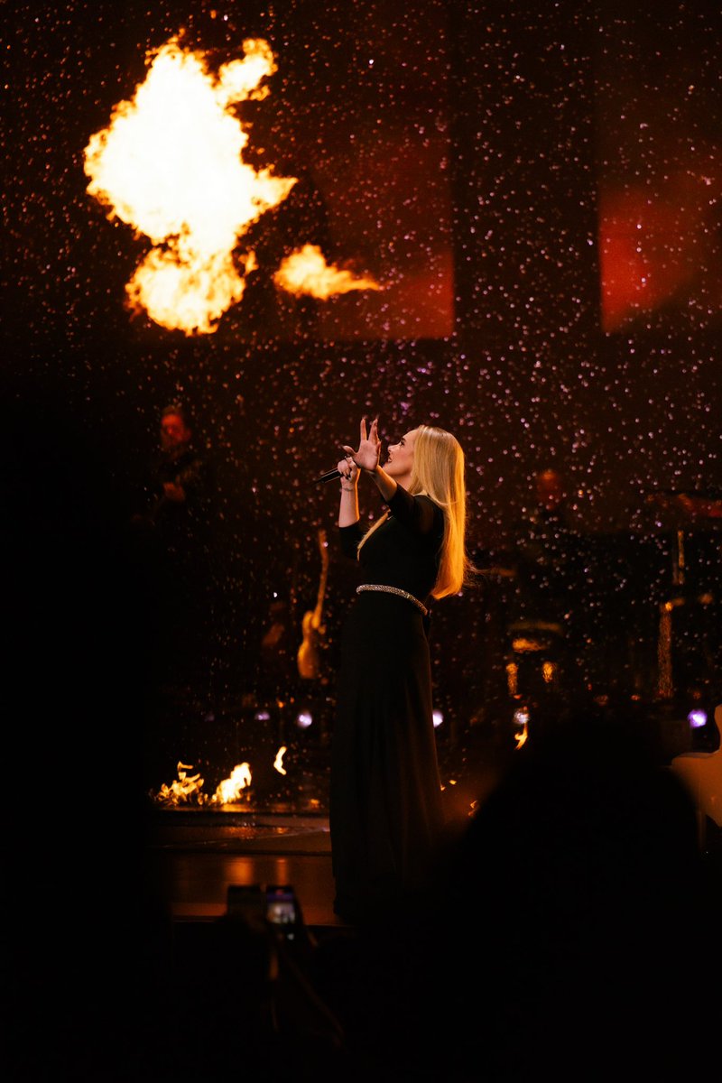 Adele tweet media