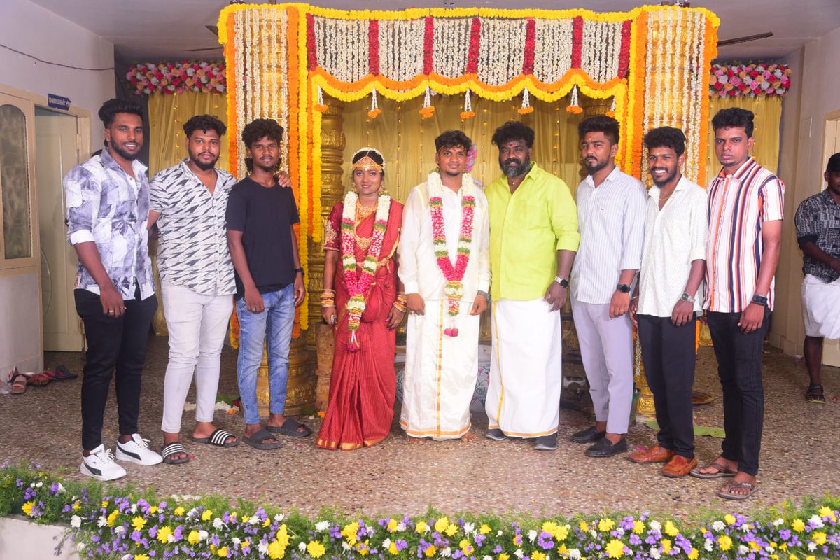 EcrPSaravanann's tweet photo. *#சற்றுமுன்*
தமிழக வெற்றிக் கழகத்தின் தலைவர் *தளபதி விஜய்* அண்ணன் அவர்கள் நல்லாசியுடன் 

தமிழக வெற்றிக் கழகத்தின் 
பொதுச் செயலாளர்
*அண்ணன் என்.ஆனந்த்* அவர்கள் வாழ்த்துக்களோடு

சென்னை புறநகர் மாவட்டம்
சோழிங்கநல்லூர் தொகுதி # #ஈஞ்சம்பாக்கம்_194வது_கிழக்கு வட்ட செயலாளர் *#மணமக்கள்* https://t.co/vyLyxGIwvR