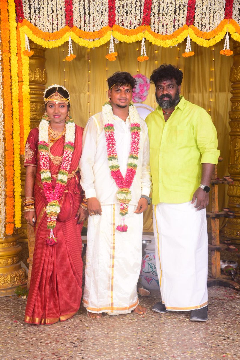 EcrPSaravanann's tweet photo. *#சற்றுமுன்*
தமிழக வெற்றிக் கழகத்தின் தலைவர் *தளபதி விஜய்* அண்ணன் அவர்கள் நல்லாசியுடன் 

தமிழக வெற்றிக் கழகத்தின் 
பொதுச் செயலாளர்
*அண்ணன் என்.ஆனந்த்* அவர்கள் வாழ்த்துக்களோடு

சென்னை புறநகர் மாவட்டம்
சோழிங்கநல்லூர் தொகுதி # #ஈஞ்சம்பாக்கம்_194வது_கிழக்கு வட்ட செயலாளர் *#மணமக்கள்* https://t.co/vyLyxGIwvR